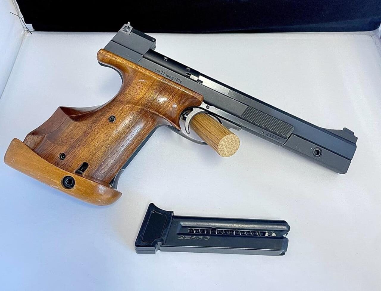 Pistole Hämmerli 215 mit 2 Magazinen